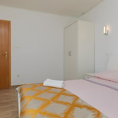 Apartments By The Sea Duce, Omis - 2992 Dugi Rat Room photo