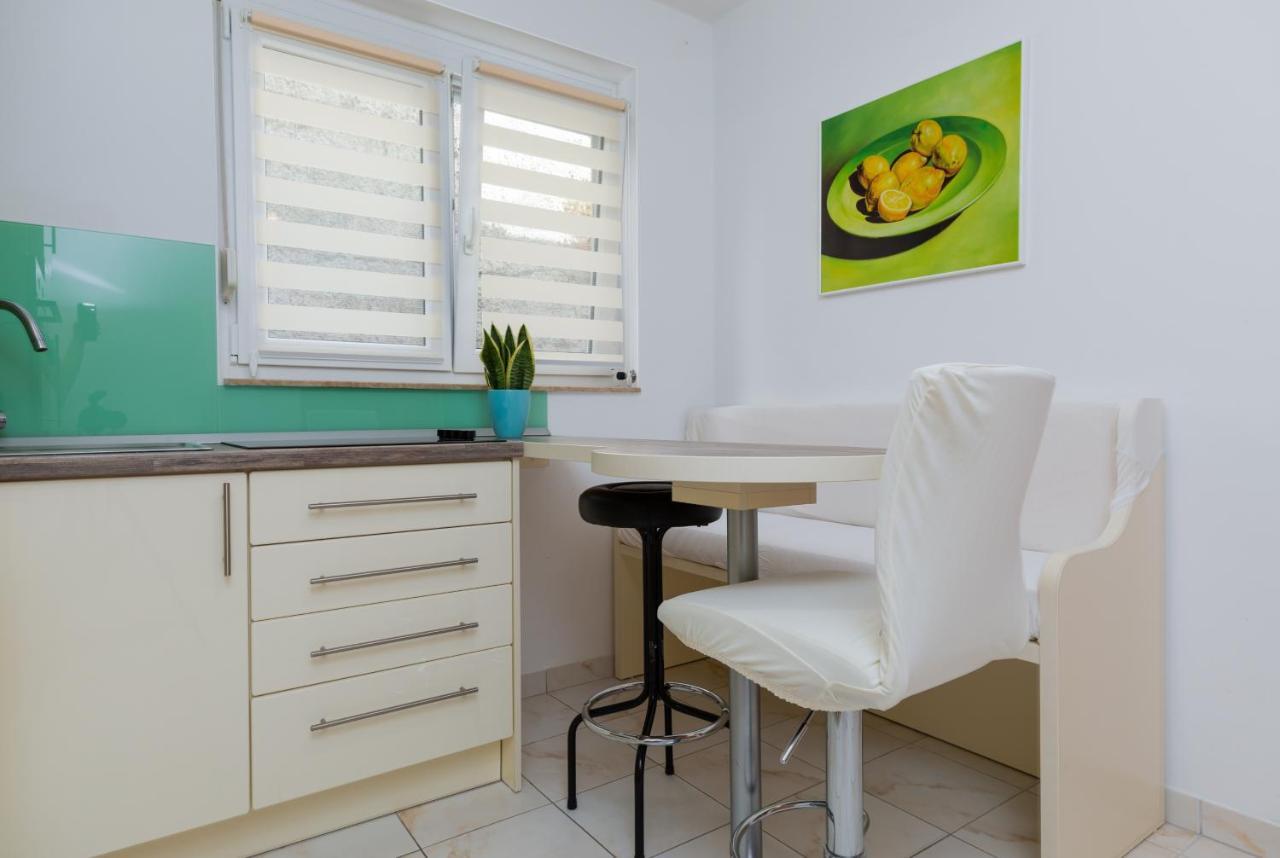 Apartments By The Sea Duce, Omis - 2992 Dugi Rat Exterior photo