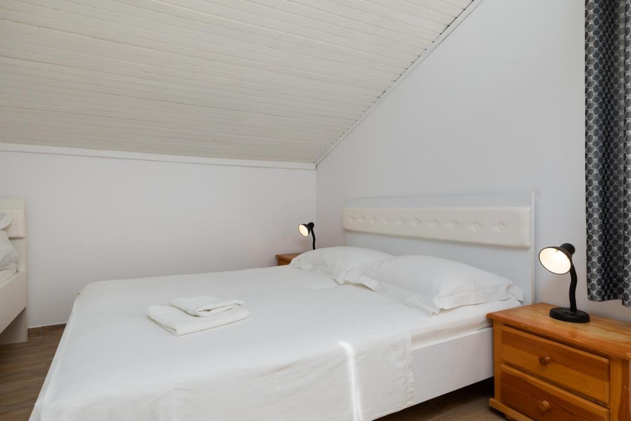 Apartments By The Sea Duce, Omis - 2992 Dugi Rat Exterior photo