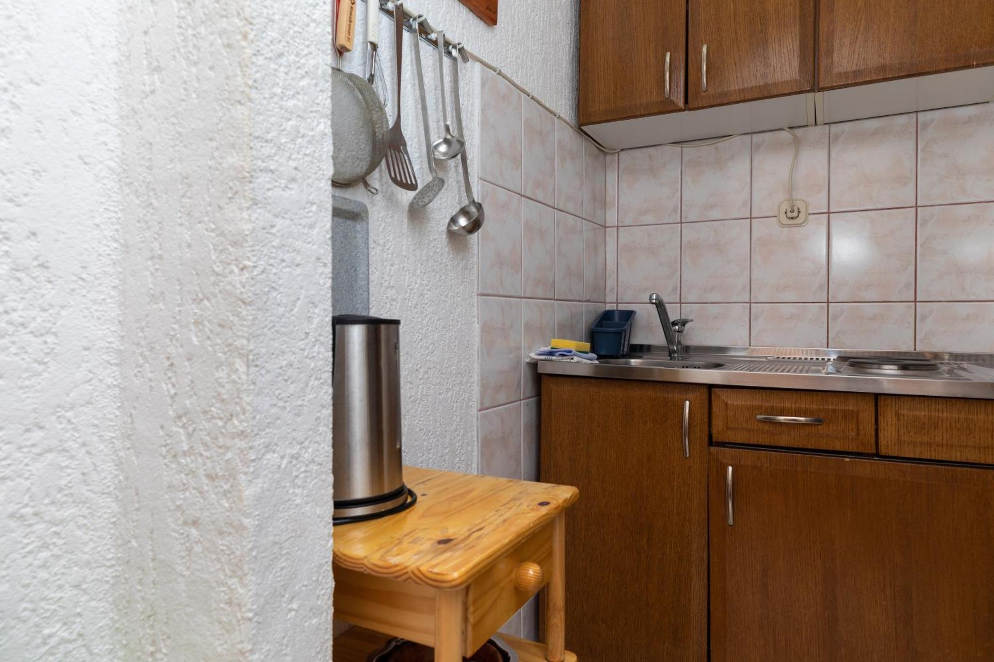Apartments By The Sea Duce, Omis - 2992 Dugi Rat Room photo