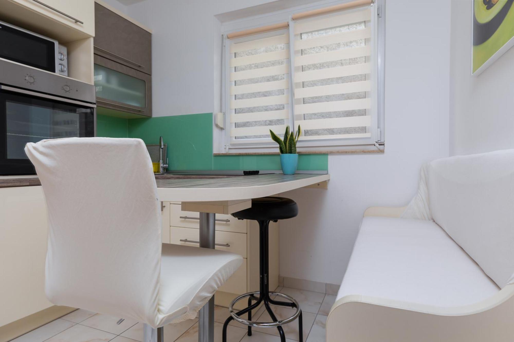 Apartments By The Sea Duce, Omis - 2992 Dugi Rat Room photo
